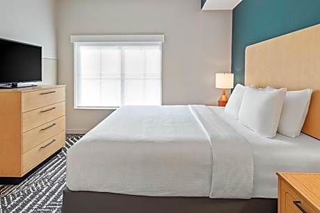 One-Bedroom King Suite