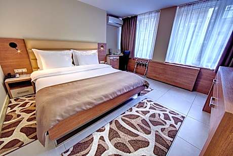 Family Room with Free Parking