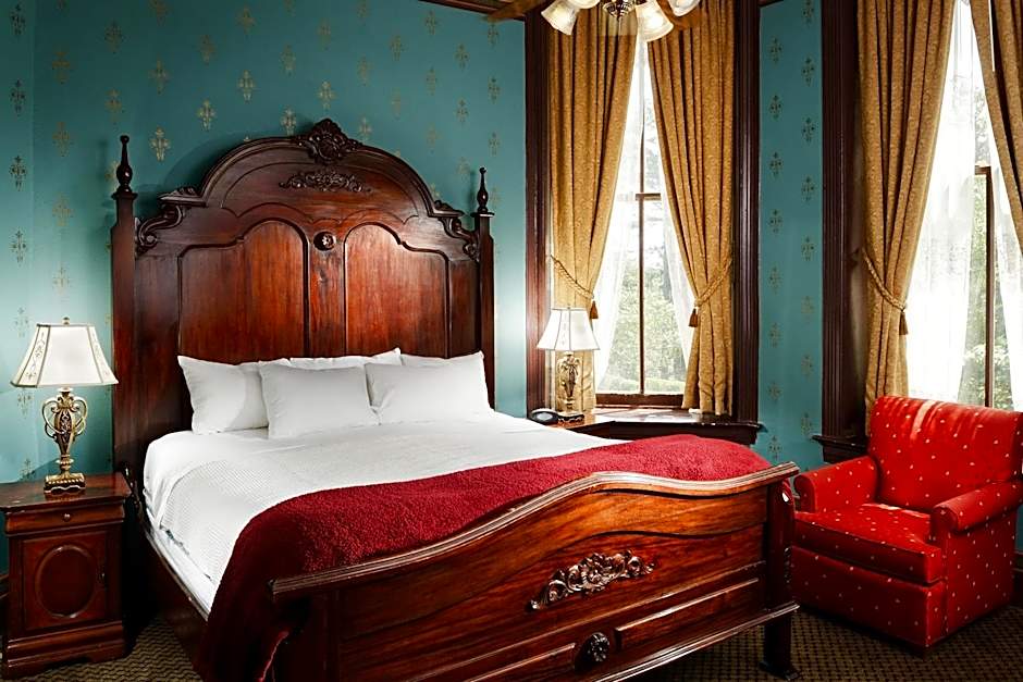 1886 Crescent Hotel and Spa
