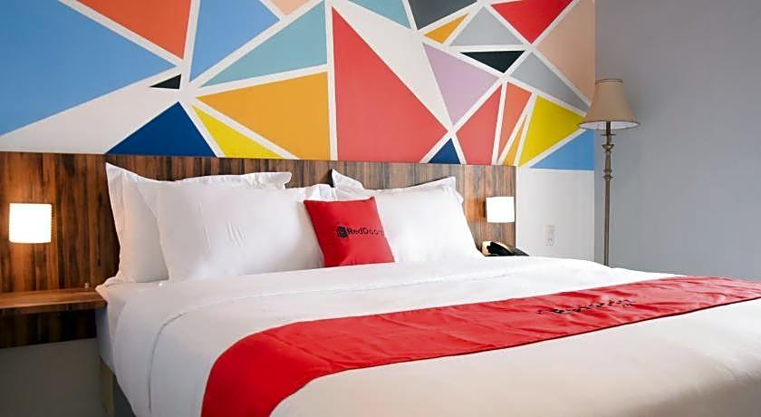 RedDoorz Plus near UNIMED Medan