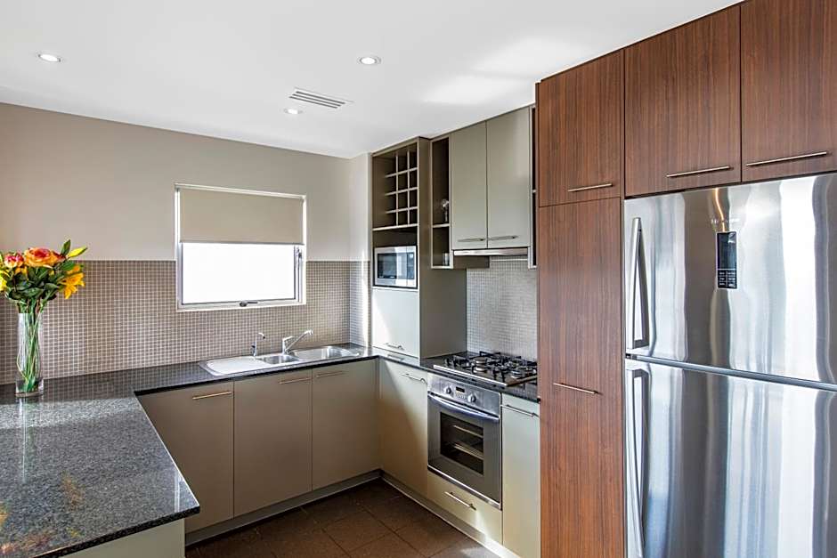 Oaks Brisbane Mews Suites