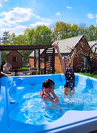 Lawendowo- basen, jacuzzi, domki w ogrodzie i apartamenty w kamienicy