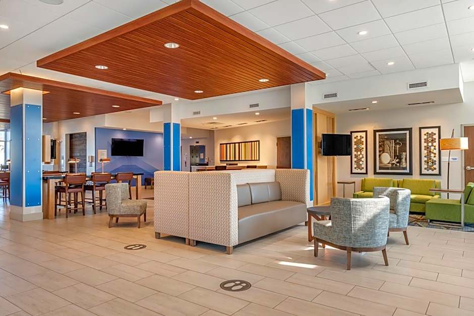 Holiday Inn Express and Suites Carlisle Southwest I-81 By IHG