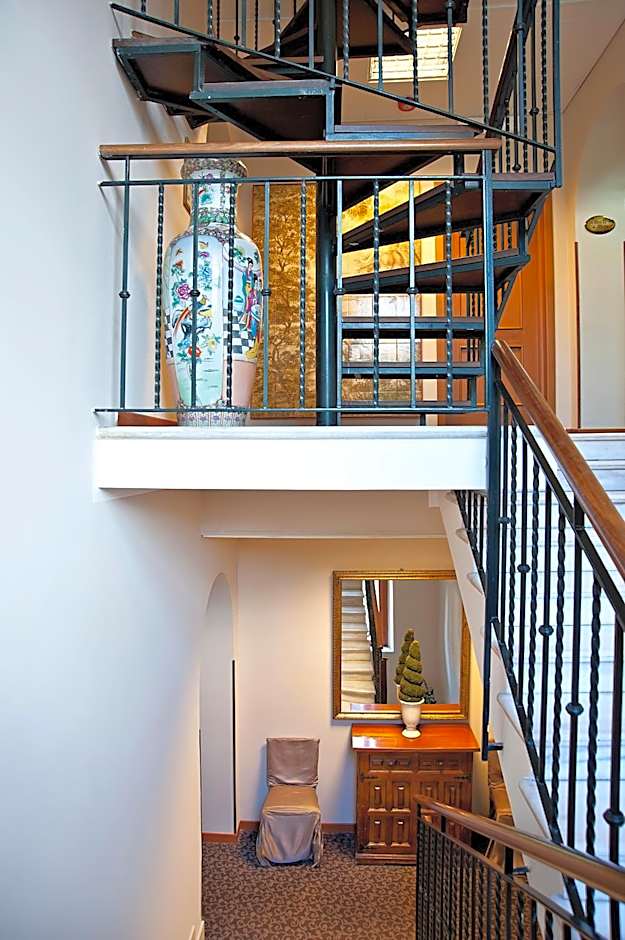 Hotel Arco Di Travertino