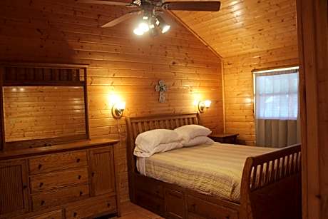 Basic Triple Room with Shared Bathroom