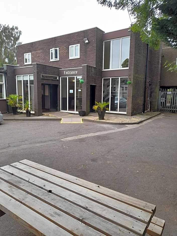 The Avenue Club and Lodge