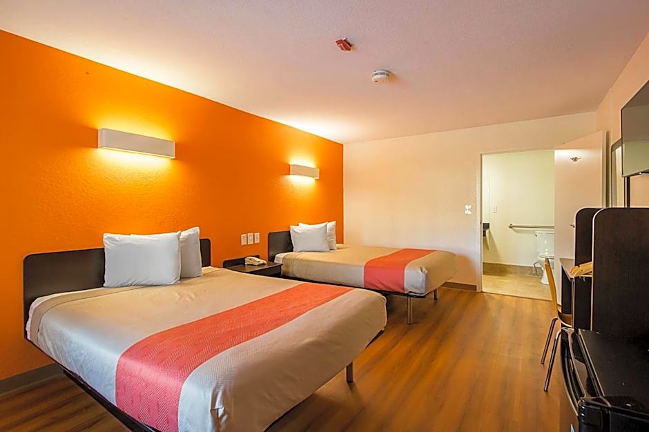 Motel 6-Savannah, GA - Midtown