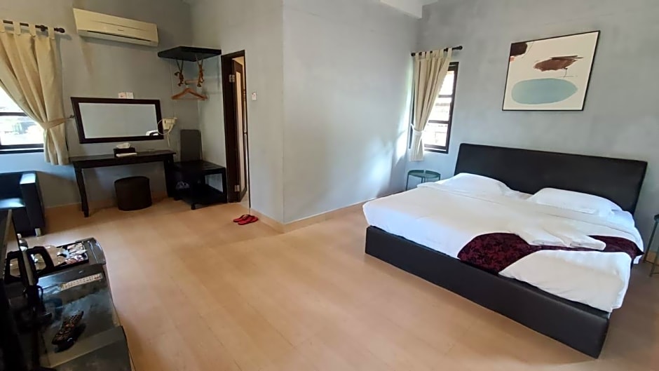 Photo 1 of 4 of Deluxe 1 King Bed