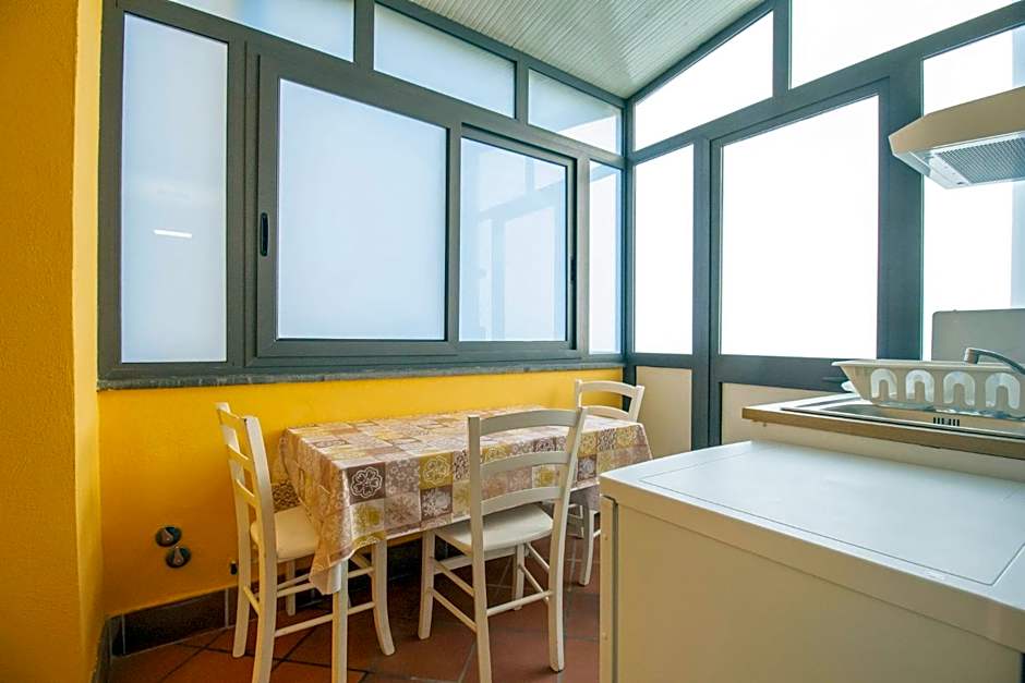 Royal Playa Suite and Apartament -private parking- self chek out