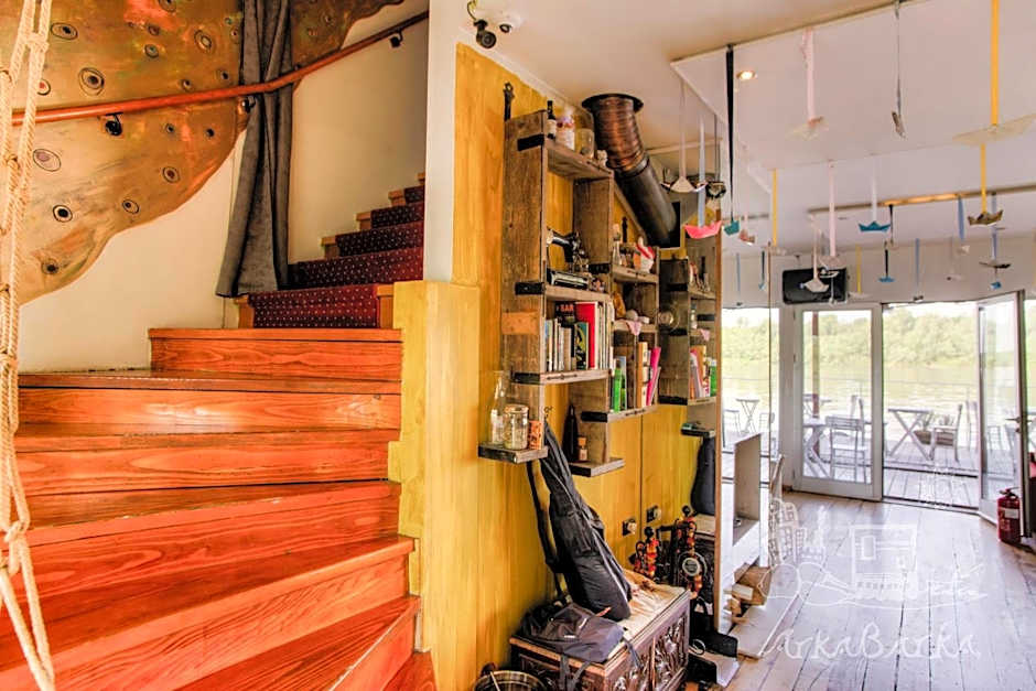 ArkaBarka Floating Hostel