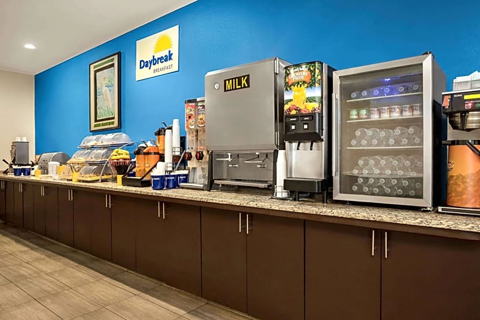Days Inn by Wyndham Hardeeville/ I-95 State Line