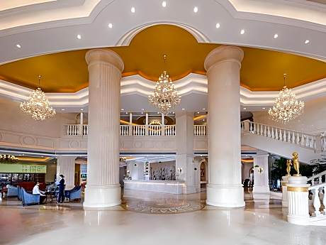 Vienna International Hotel Guangxi Dongxing Second Bridge Port High-speed Railway Station