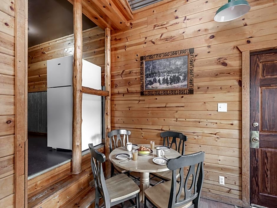 Three Bears, 7 Bedrooms, Deck, Fireplace, Midtown, Grill, Sleeps 22