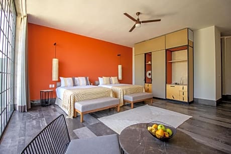 Deluxe Queen Suite