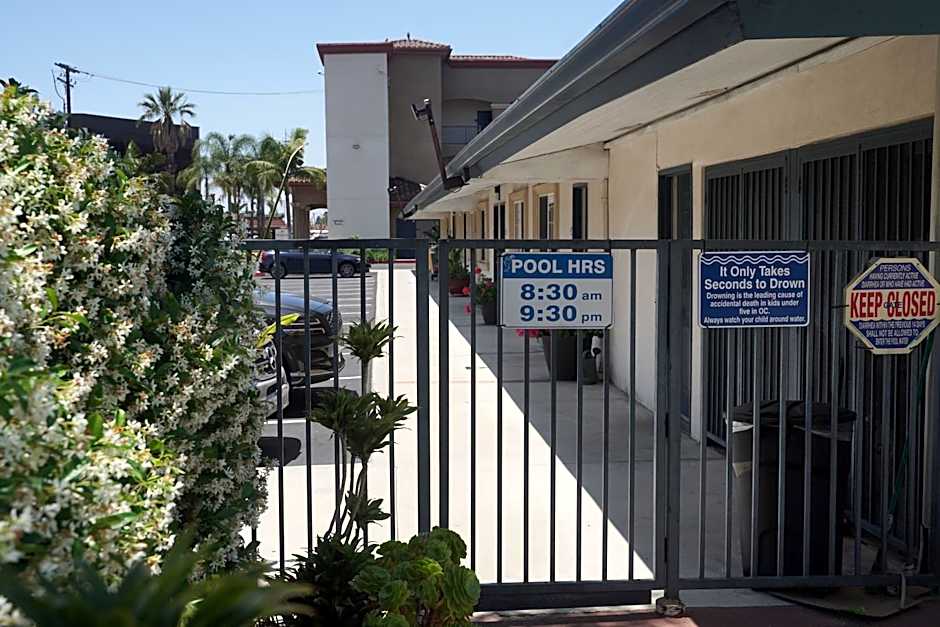 Harbor Inn & Suites