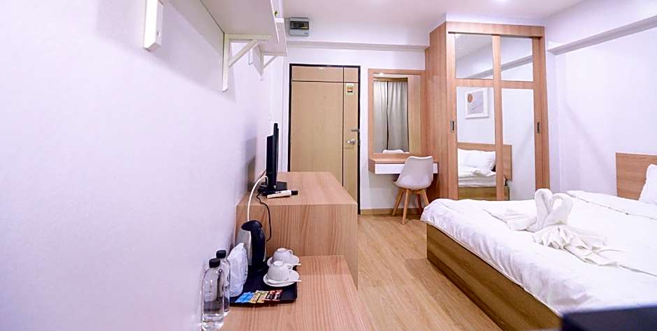 Creston Grand Hotel Suphan Buri