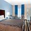 Super 8 by Wyndham Dilley TX