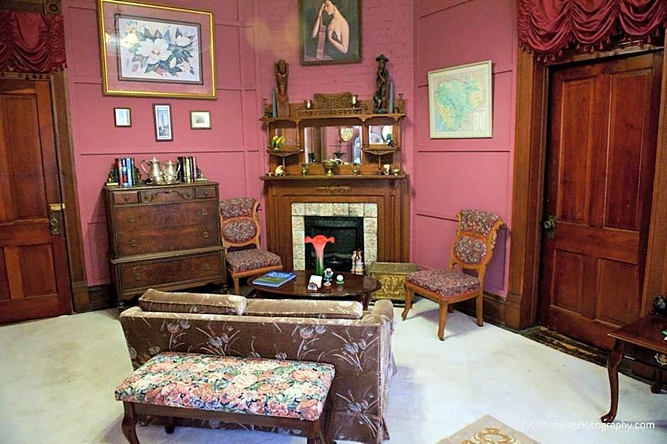 Riverview Mansion Hotel
