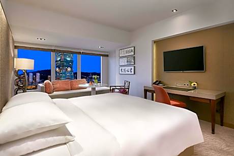 King Room with 101 View - Club Access