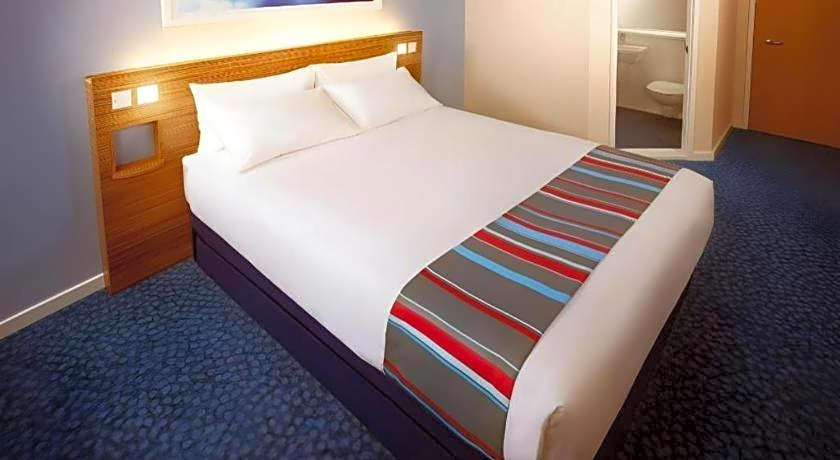Travelodge Cardiff Central Queen Street