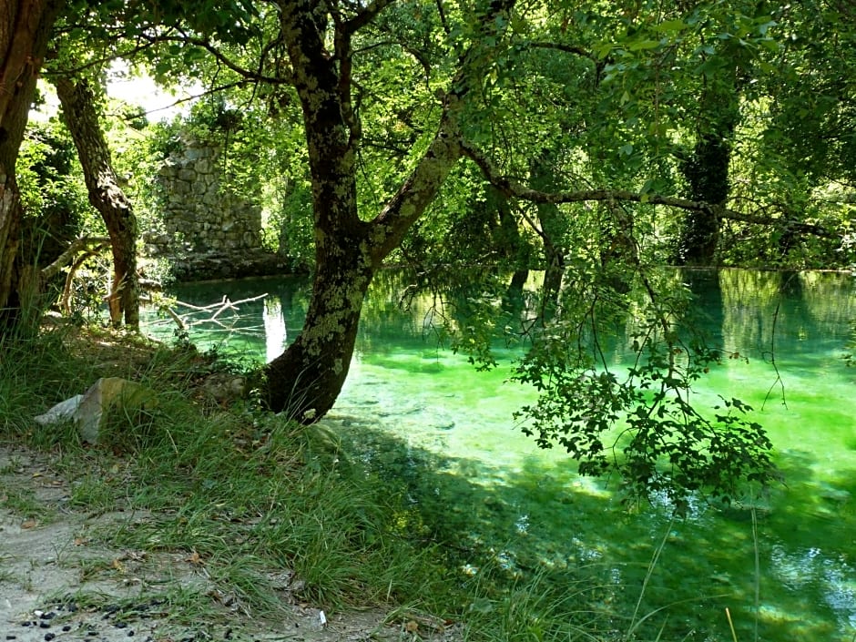Le rocher de Sampzon