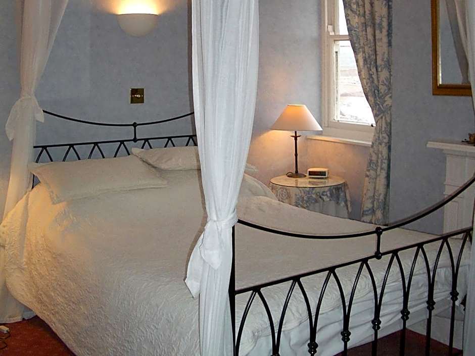 The Moelwyn Hotel & Restaurant