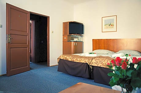 Double or Twin Room with Private Bathroom