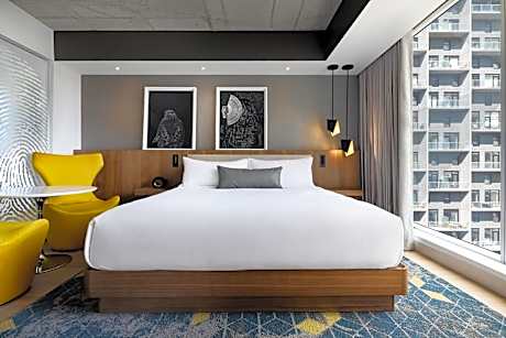 Guest  room with 1 King