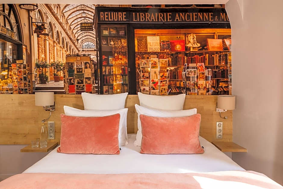 Midnight Hotel Paris