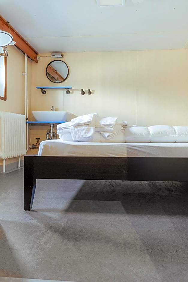 ARCONA - Übernachten auf dem Wasser - direkt am Bontekai