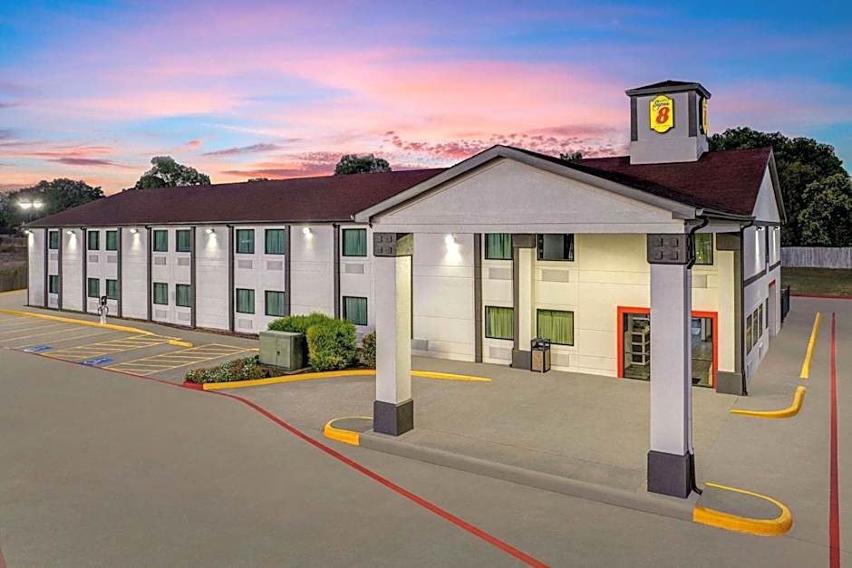 Super 8 by Wyndham Waxahachie TX