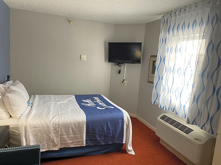 Days Inn & Suites by Wyndham Green Bay WI