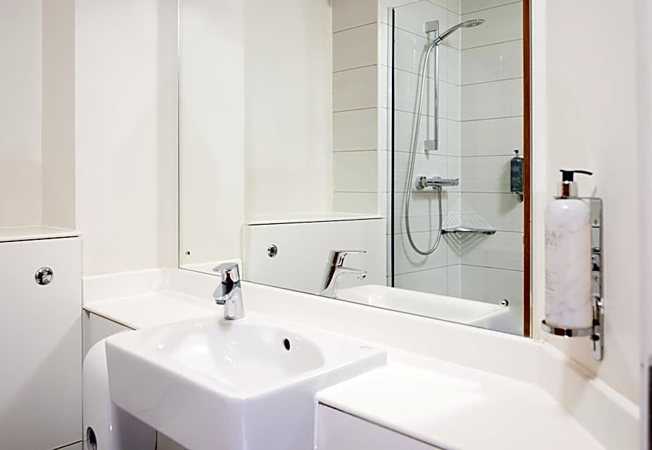 The Quays by Greene King Inns