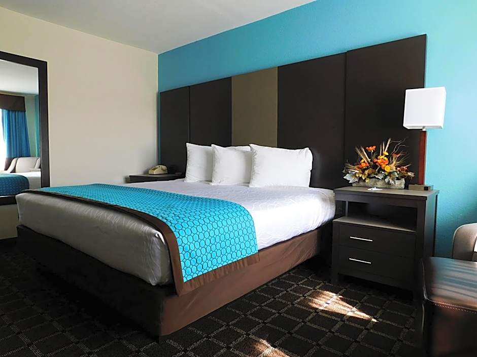 Photo 1 of 5 of 1 King Bed, Accessible