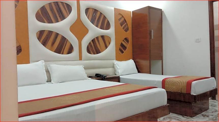 Hotel Crystal Deluxe @New Delhi Railway Station