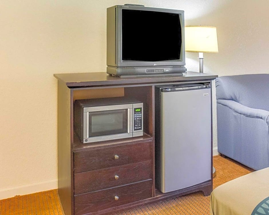 Quality Inn & Suites Suffolk West