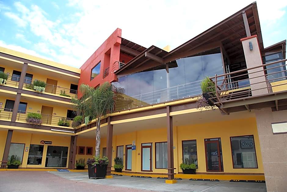 Hotel Plaza Bernal