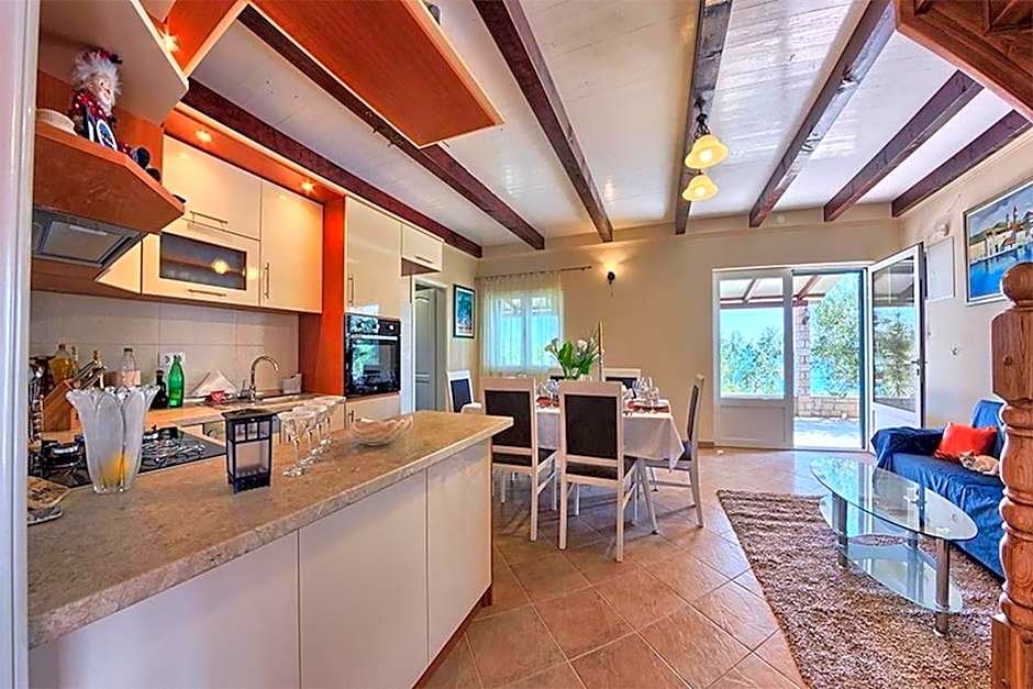 Luxury Beachfront Villa Dalmatino Trogir with private pool right at the beach in Okrug Gornji - Ciovo