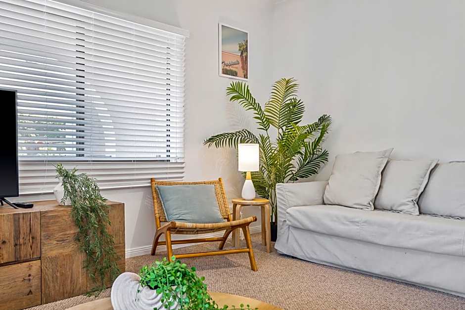 The Med Crescent Head