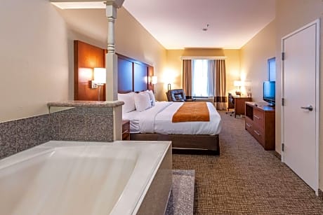 1 King Bed, Suite, Nonsmoking, Accessible
