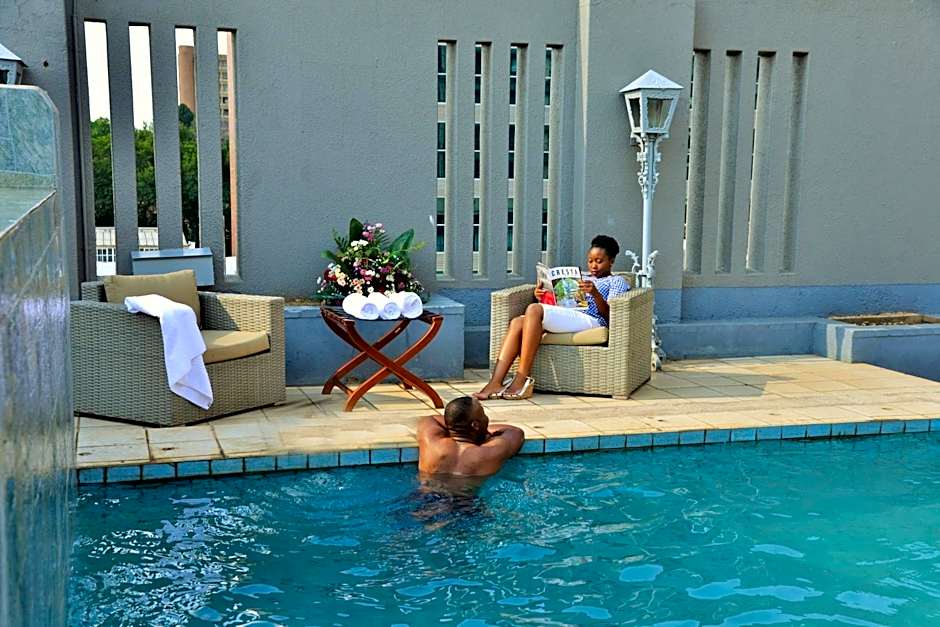 Cresta Jameson Hotel