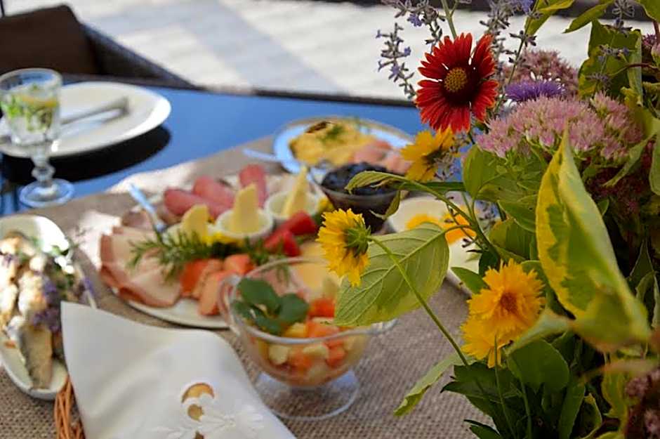 Pod Wzgórzem Bed & Breakfast