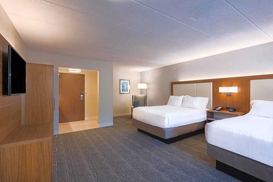 Holiday Inn Express Boston-Waltham, an IHG Hotel