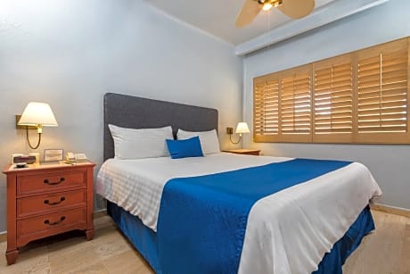 Master Suite Ocean View with Balcony King Bed & Sofa Bed