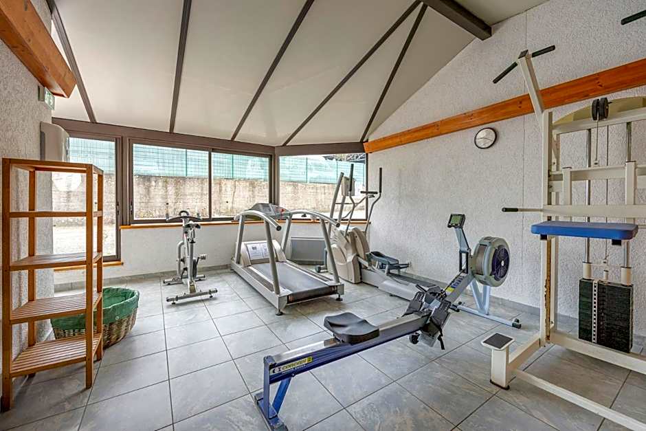 Logis Hostellerie Motel Au Bois Le Sire