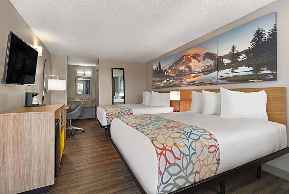 Days Inn by Wyndham Lakewood South Tacoma