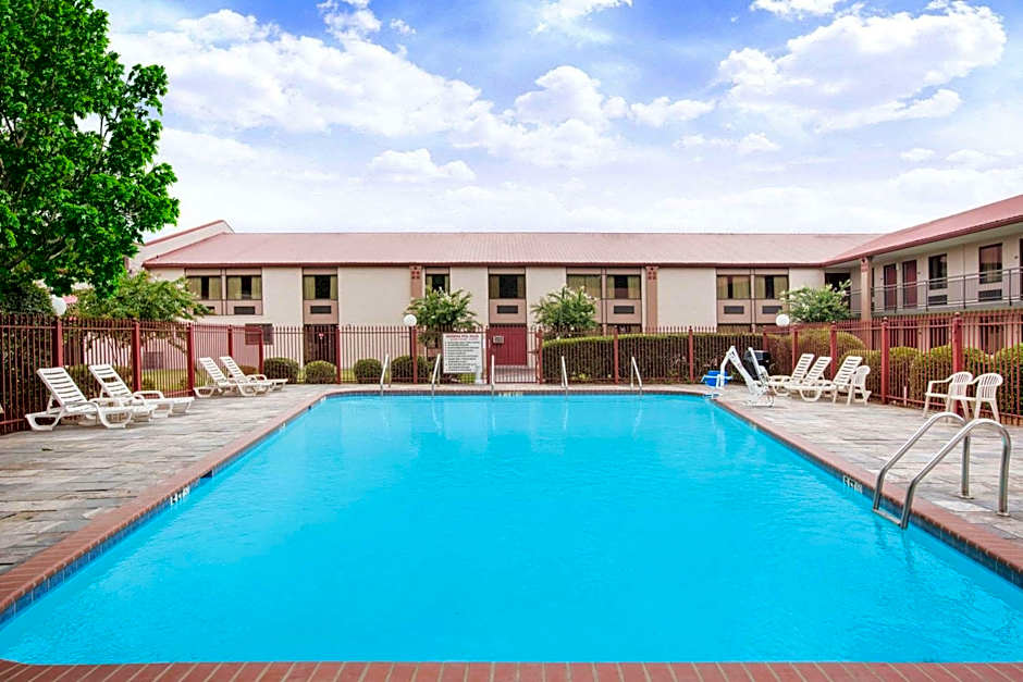 Super 8 by Wyndham Oxford