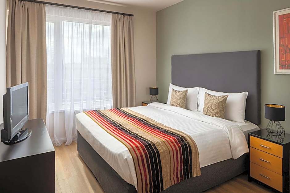 Escala Hotel & Suites