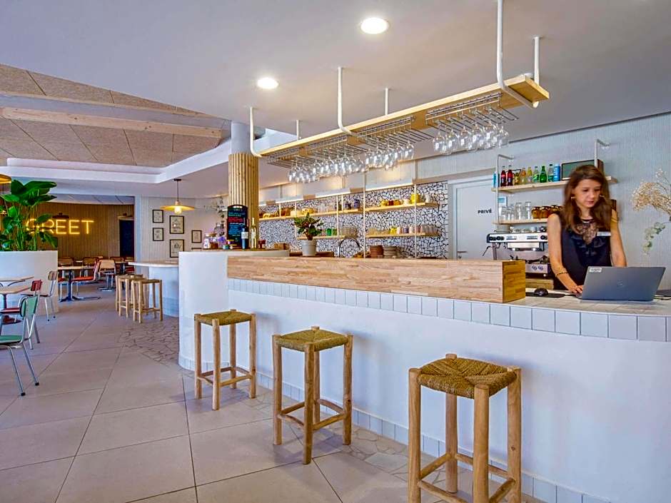 greet hotel Salon de Provence