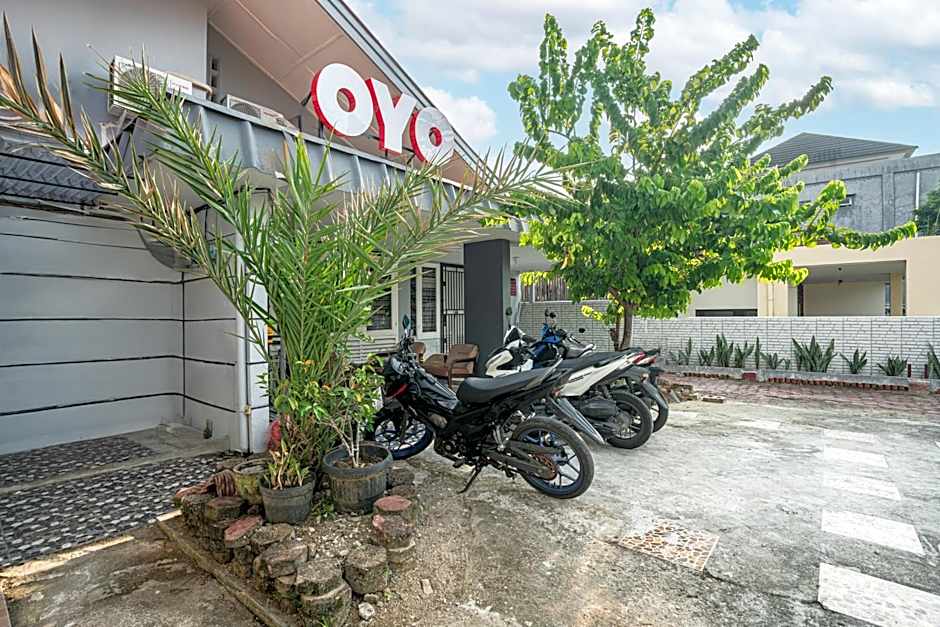 SUPER OYO Gandaria Guest House Near Masjid Raya Sumatera Barat